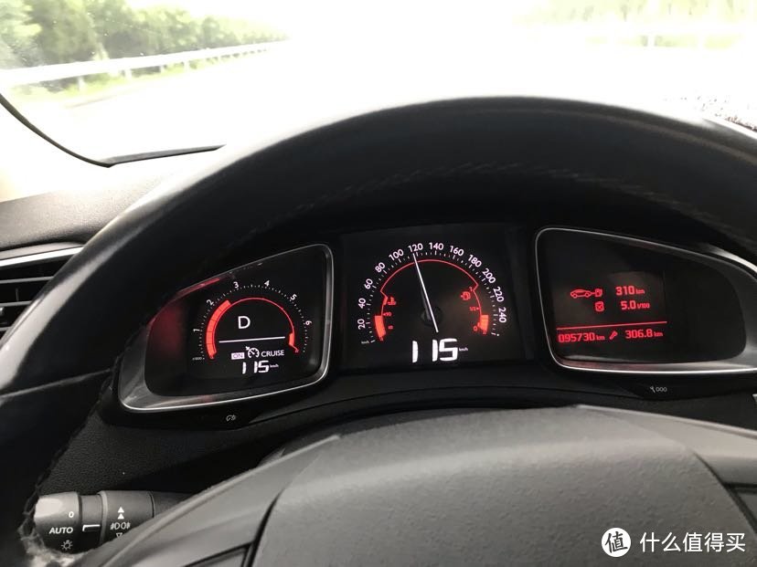 定速巡航，115KM/H最佳的速度和油耗比，5.5L/100km个人感觉