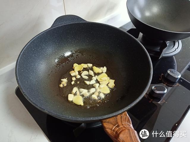 大热天不想做饭，老公出绝招，鲜美好吃一锅端，25元钱喂饱全家