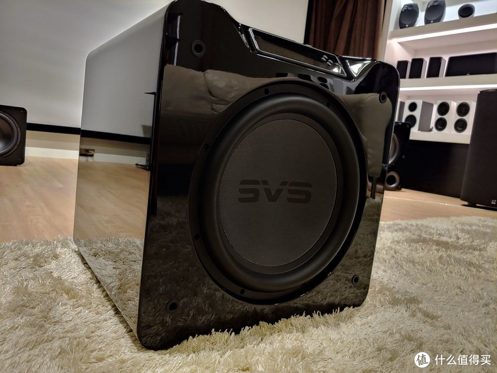 SVS SB4000超低⾳扬声器，趋近完美速度力量通通展现
