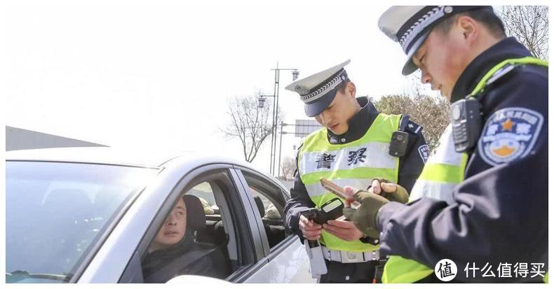 这种行车线众多车主中招，扣3分，罚2百