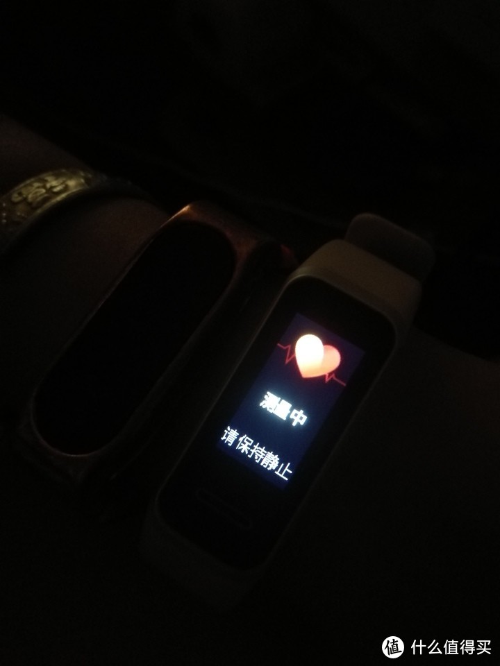 华为手环4 运动智能手环开箱测评（血氧饱和度检测+USB即插即充+心脏健康+睡眠监测+支付）
