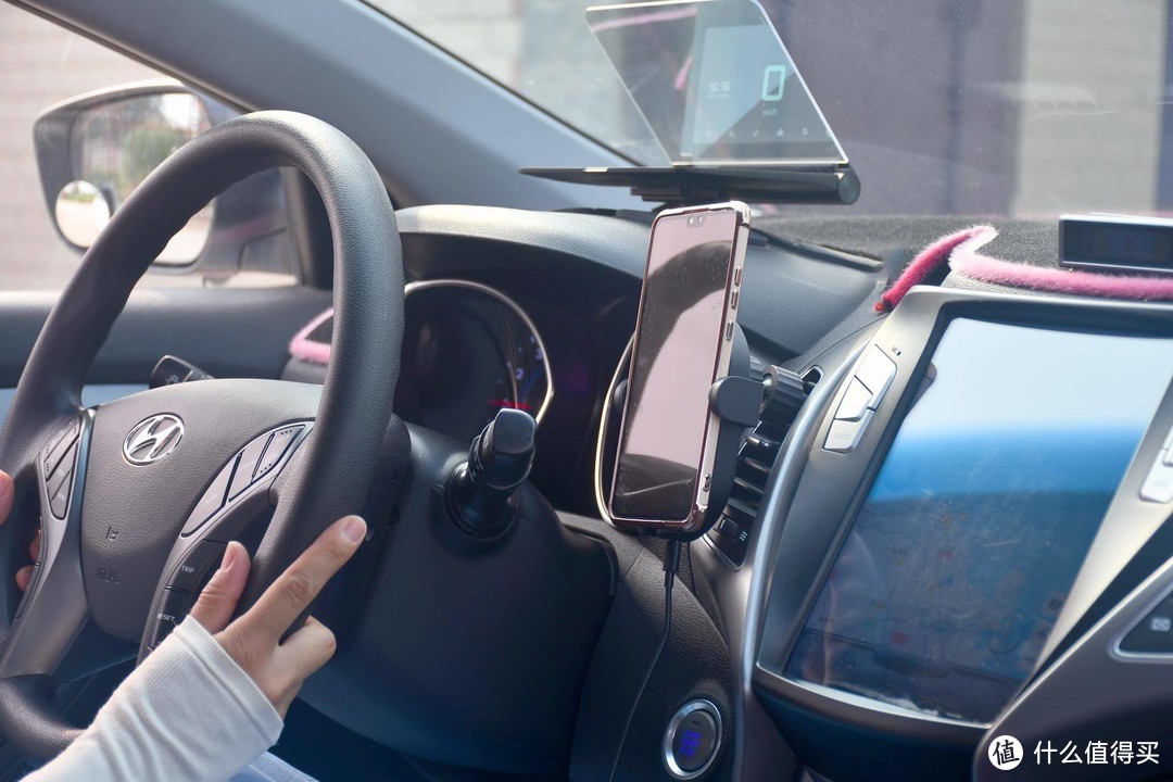 无线充电、自动夹持，紫米无线充车载支架自动版，让驾驶更安全