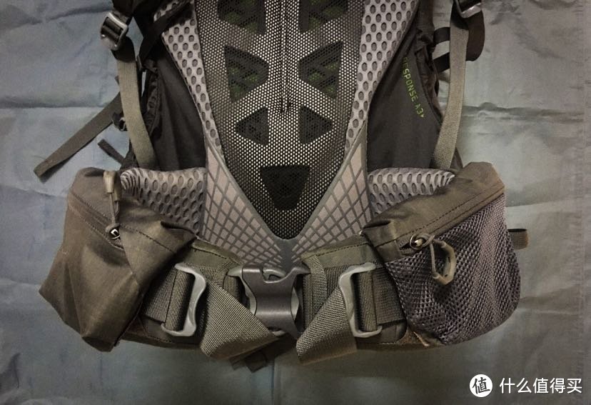 3D AIR透气腰带，侧边带有两个腰包，其中一个具有防水功能