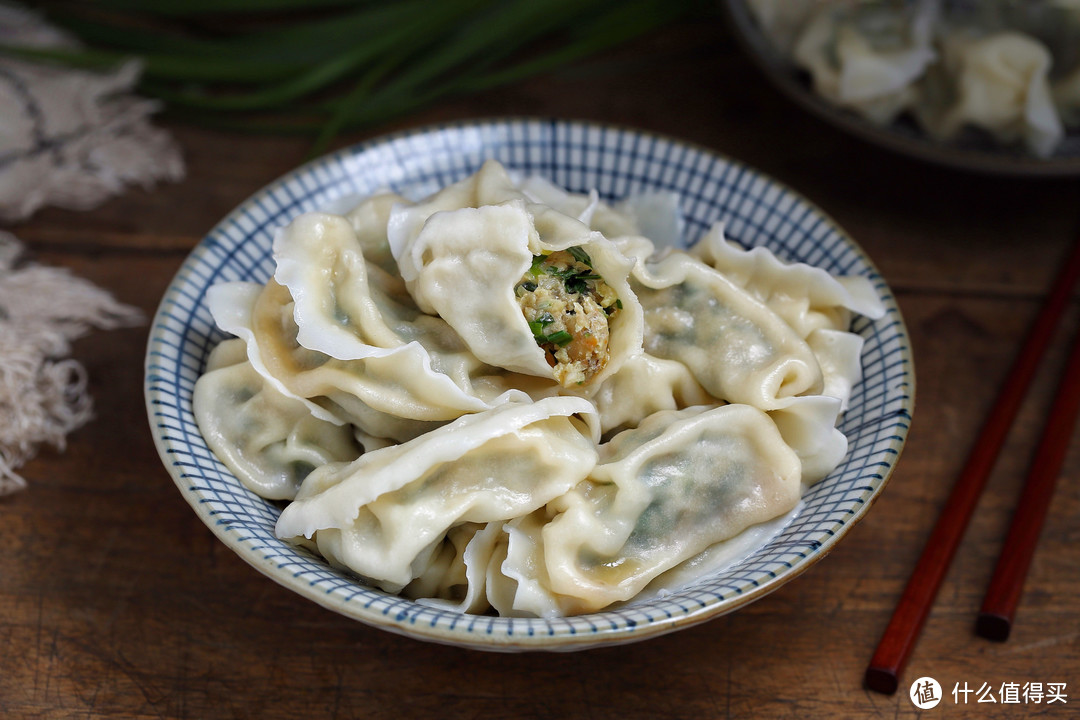 这海鲜大家都爱吃，拿来调馅包饺子鲜美的不可思议，饺子控要试试