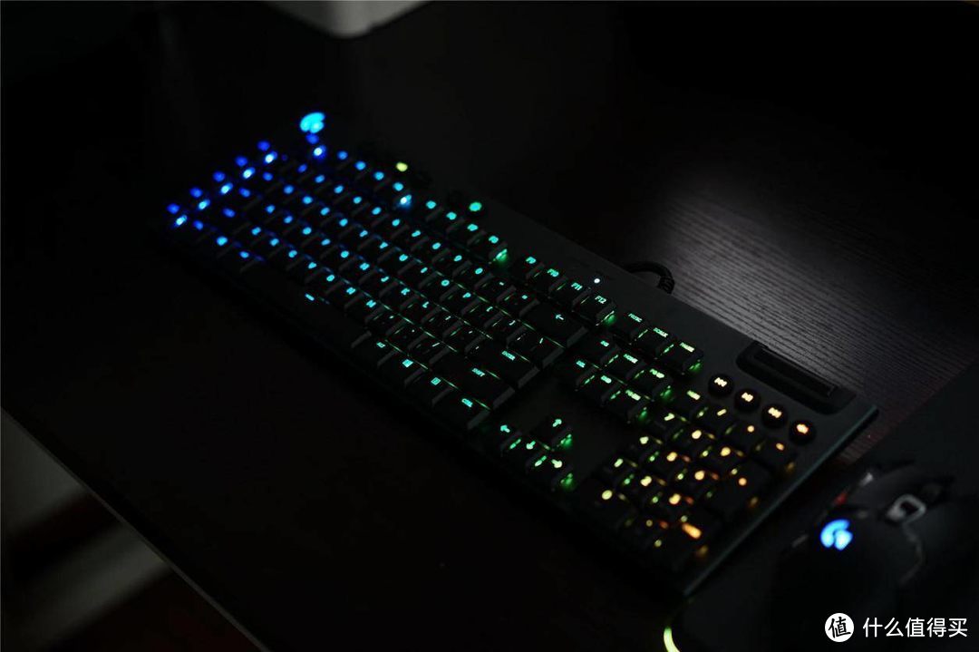 全新纤薄设计美学 旗舰级RGB机械游戏键盘：罗技G813使用评测