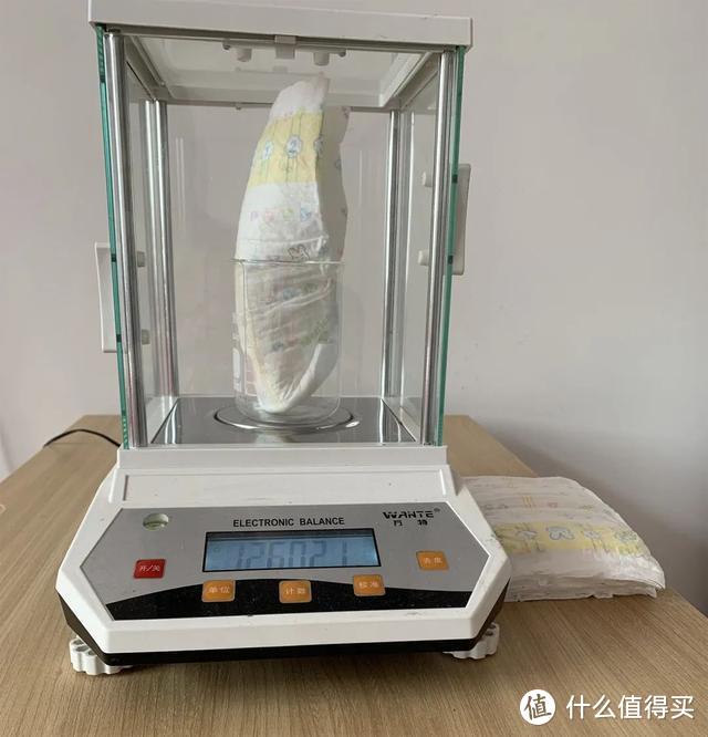 宝宝纸尿裤怎么选？我联合2000位宝妈，对20款纸尿裤做了一次详细的测评！