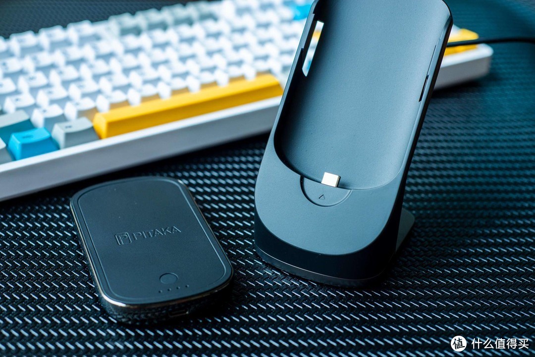 小众数码配件大挖掘：聊聊PITAKA这款自带黑科技的可移动充电套装