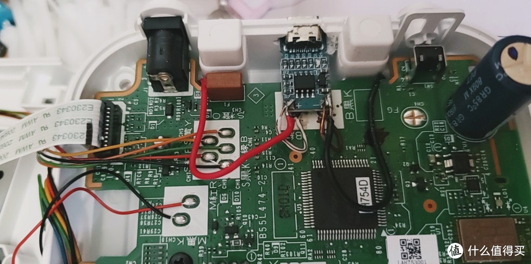 我用两根网线取下来的单芯铜线来连接打印机主板与typec诱骗器主板的正负极。并把原来连接电池的红黑两线也连接到一起。这样电池供电一样可以用。