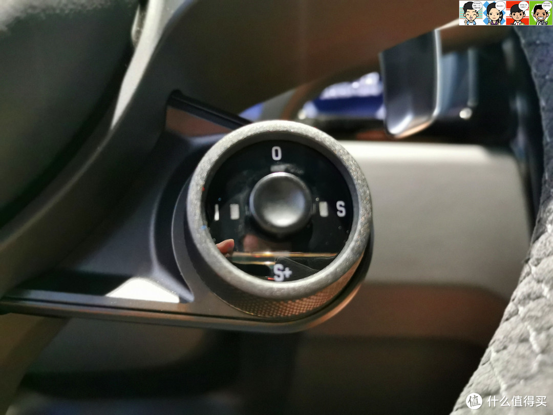 带有“Sport Response” (运动响应) 按钮的模式开关，其设计源自 918 Spyder。4 种驾驶模式可供选择：“Normal”(标准) 模式、“Sport”(运动) 模式、“Sport Plus”(运动升级) 模式和“Individual”(个性化) 模式。