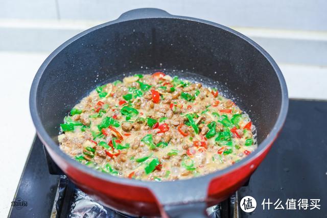 湖南本地特色菜，家乡的味道，辣得好过瘾，一碗饭一会就吃没了