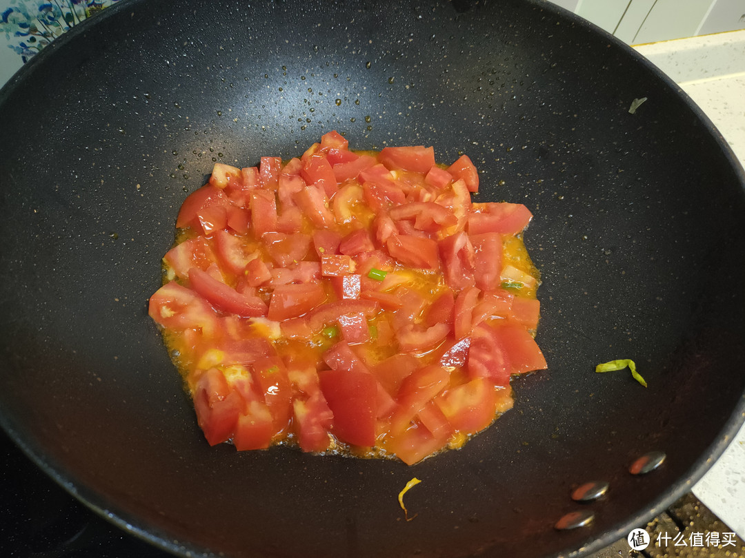 夏天这菜特鲜嫩，和西红柿是绝配，3块钱炒一大盘，拌米饭吃真香