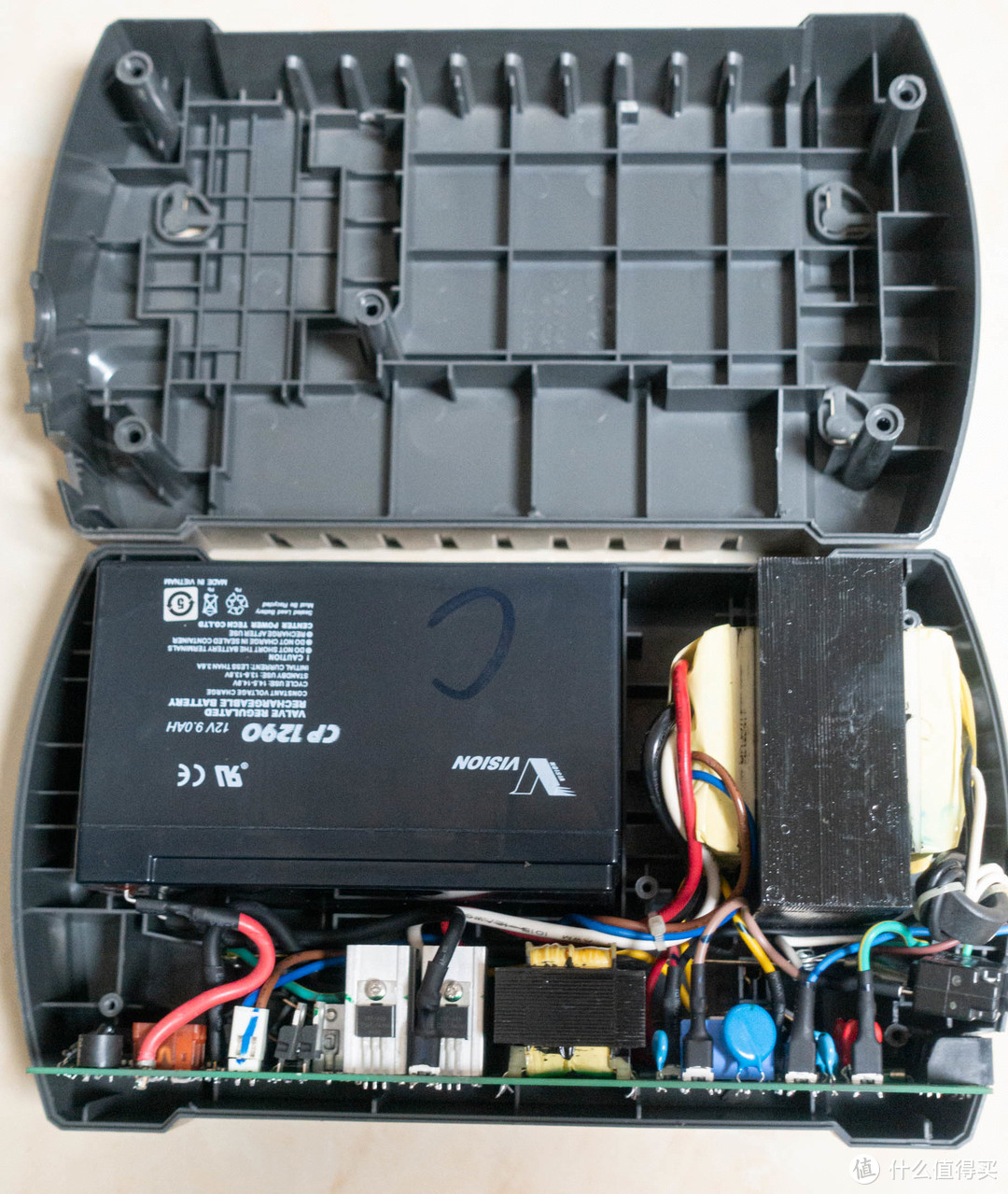 给 NAS 保镖换心脏：后备式不间断电源 UPS APC 650更换蓄电池