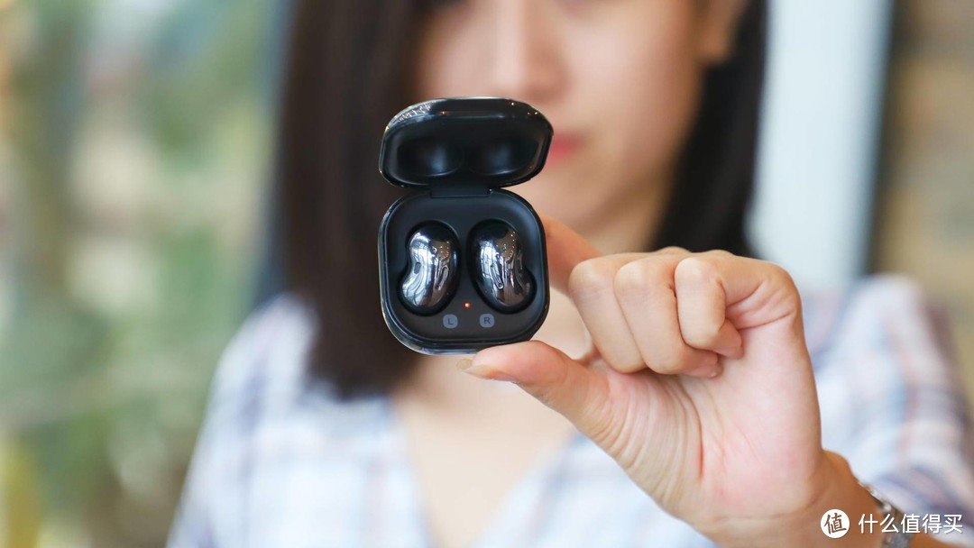 这个“腰子”来得有点晚，但听着真香：三星Samsung Galaxy Buds Live