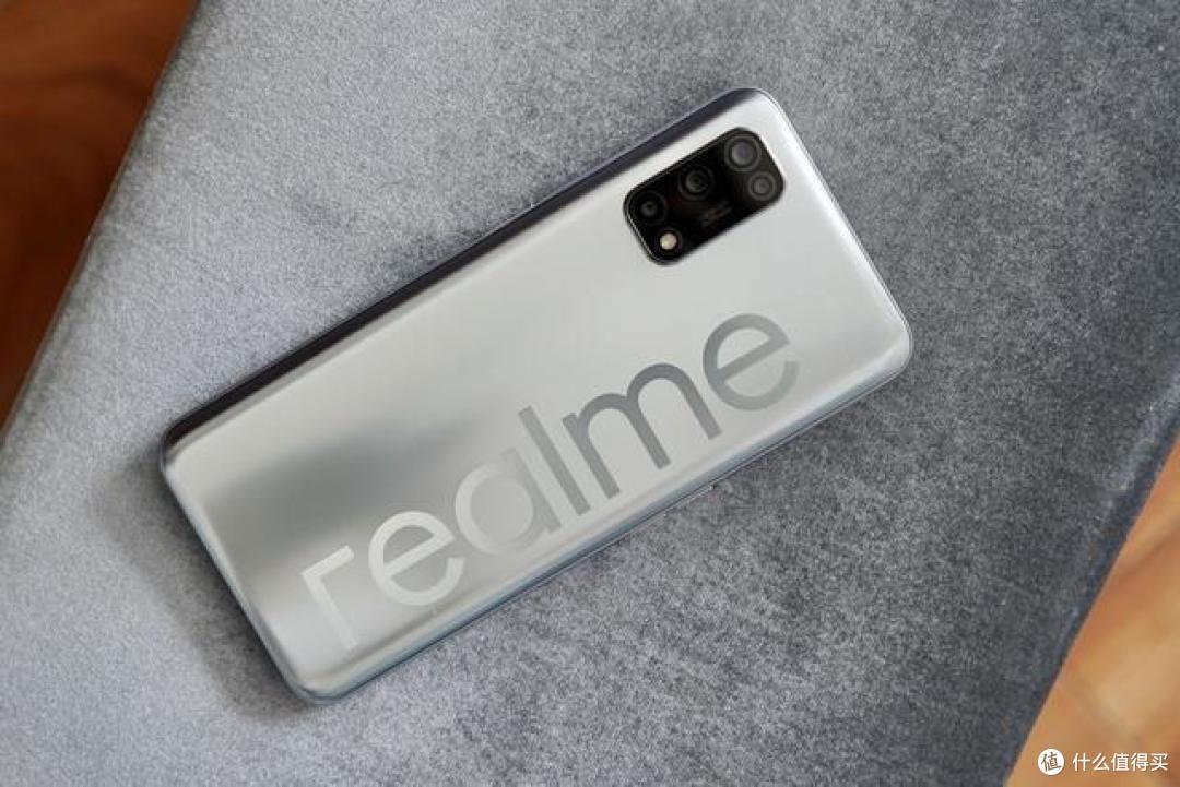 不要不认为这是对realme的"致敬",因为之前就连vivo和oppo都做过类