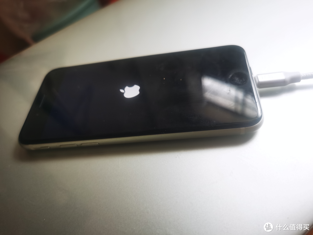 围观！苹果iPhone SE评测：价格适中的iPhone，带有高端旗舰性能