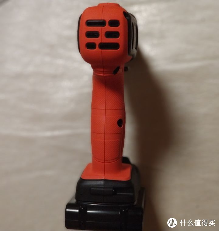 全能轻便-百得20V MAX 双速锂电冲击钻BCD704开箱测评