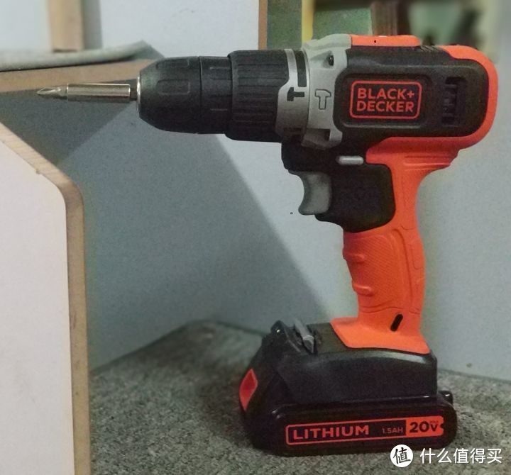 全能轻便-百得20V MAX 双速锂电冲击钻BCD704开箱测评