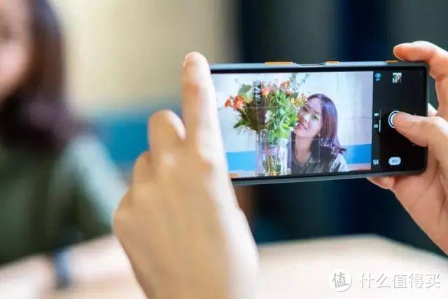 嫌单反太烧钱？索尼Xperia5要来抢活儿了 