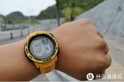 为什么有iWatch，我还更想要GARMIN？佳明本能太阳能腕表体验分享