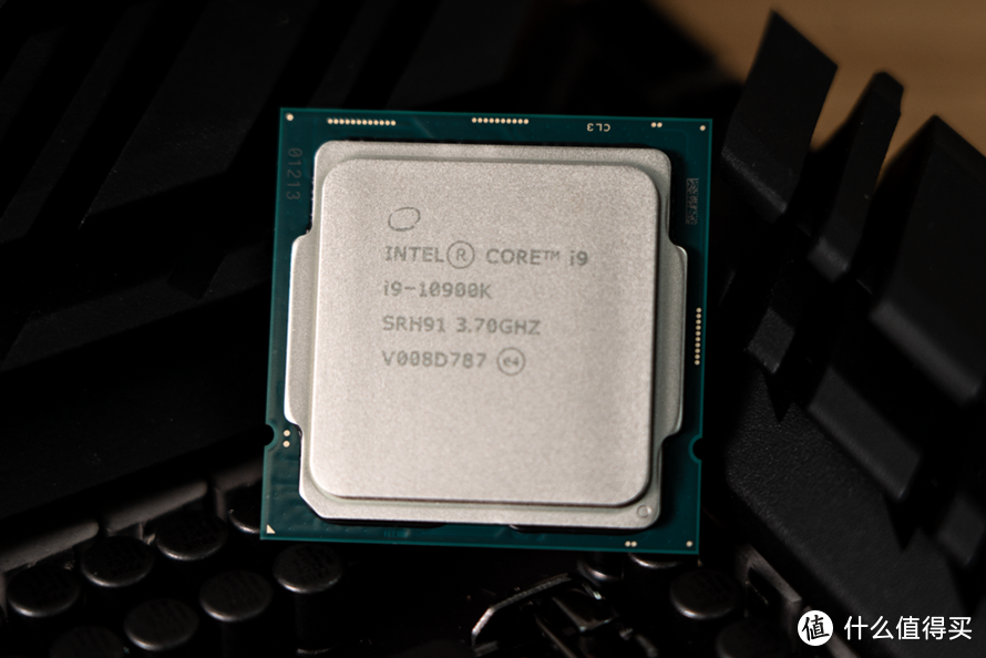 AMD锐龙9 3900X对比英特尔酷睿i9-10900K：谁是次世代显卡真正的完美座驾？