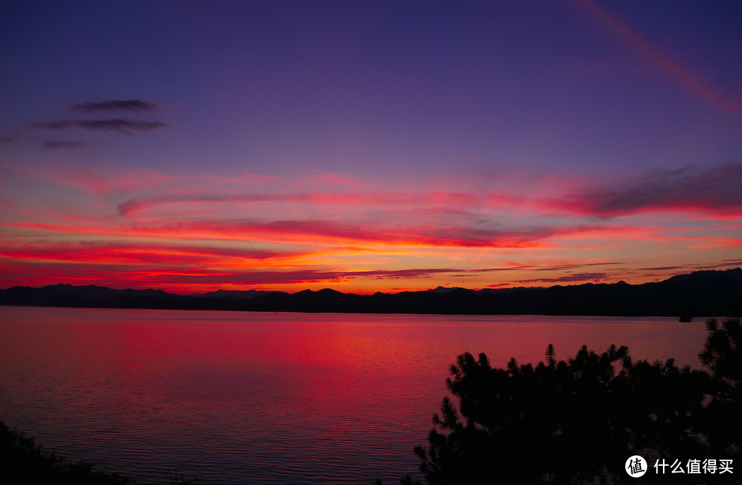 最后奉上这次千岛湖拍摄的落日余晖，希望大家都有美好的生活。