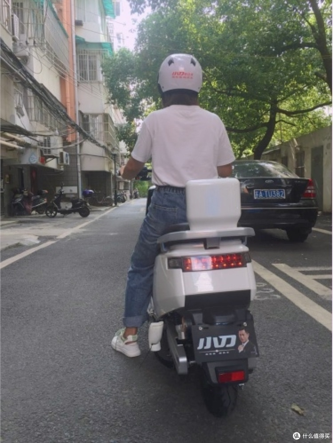 颜值性能兼修,小刀电动车的这款金太子:值