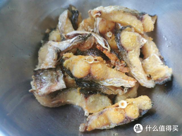 五香熏鱼要好吃，酱汁是关键，跟黄磊学来的做法，外脆里酥特入味