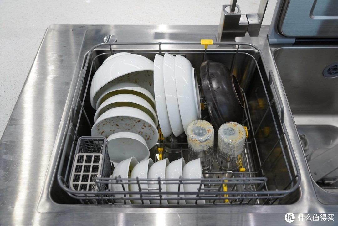气泡炸裂产生能量剥离污渍、自动开舱+PTC热风烘干的新款方太E5/Z5水槽洗碗机性能详解