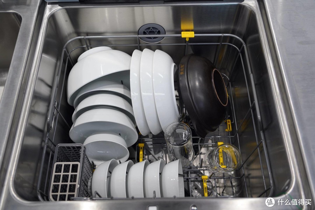 气泡炸裂产生能量剥离污渍、自动开舱+PTC热风烘干的新款方太E5/Z5水槽洗碗机性能详解