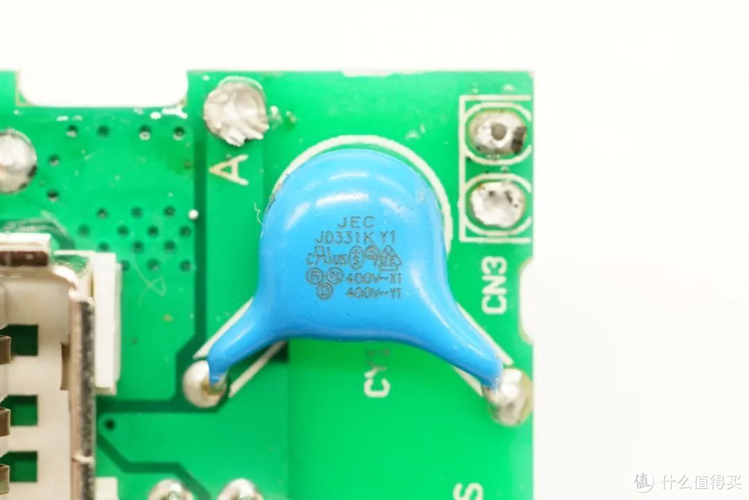 拆解报告：ABB四位USB输出18W PD快充插座AF298