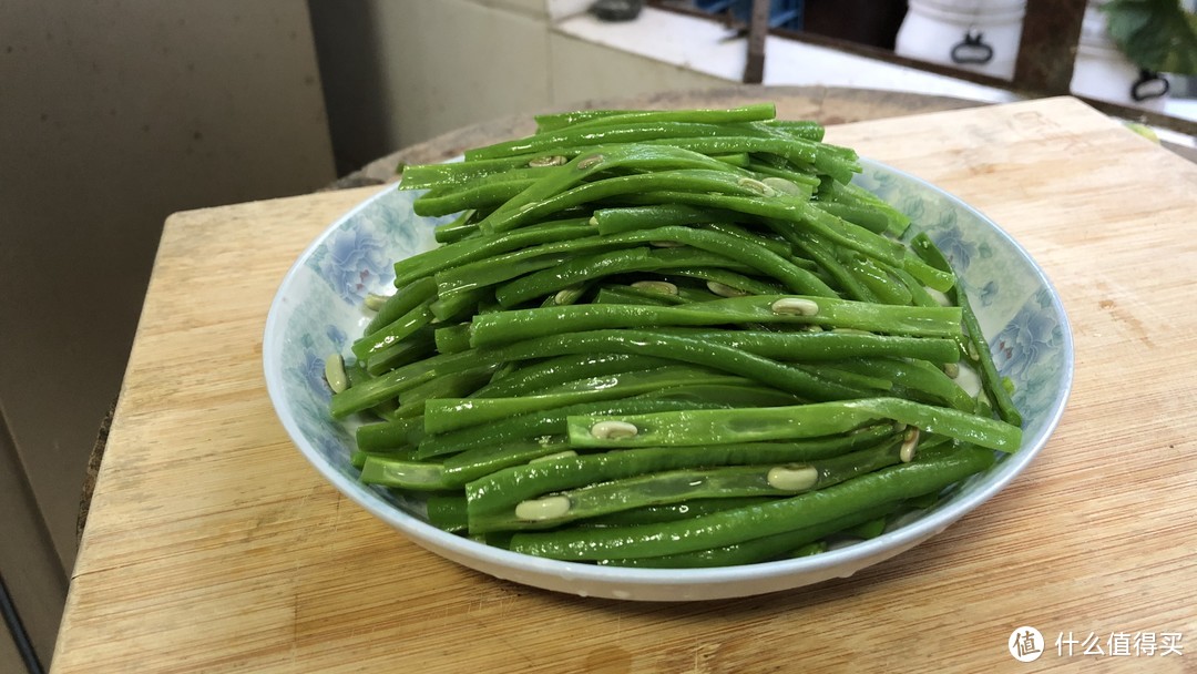 【视频】凉拌豇豆这样做有食欲：豇豆别在炒着吃了，营养健康又好吃