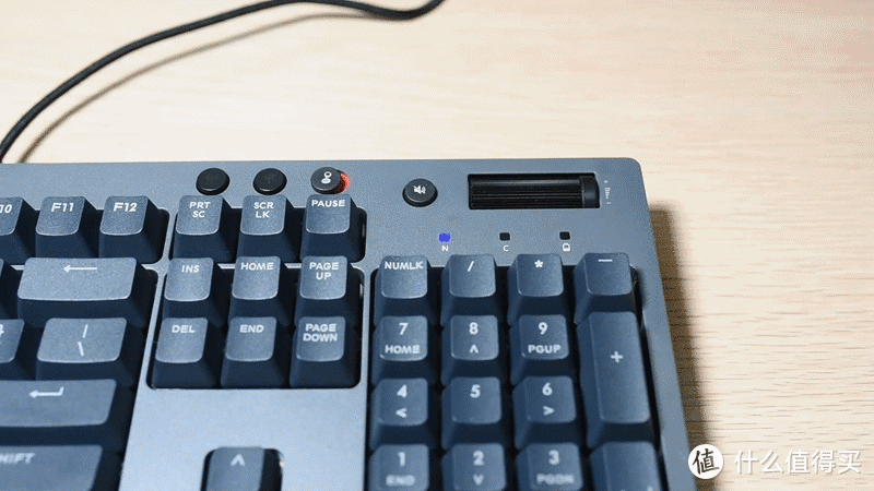 桌面神器终于来了，这款三模键盘操控感足矣-TT 曜越 G521