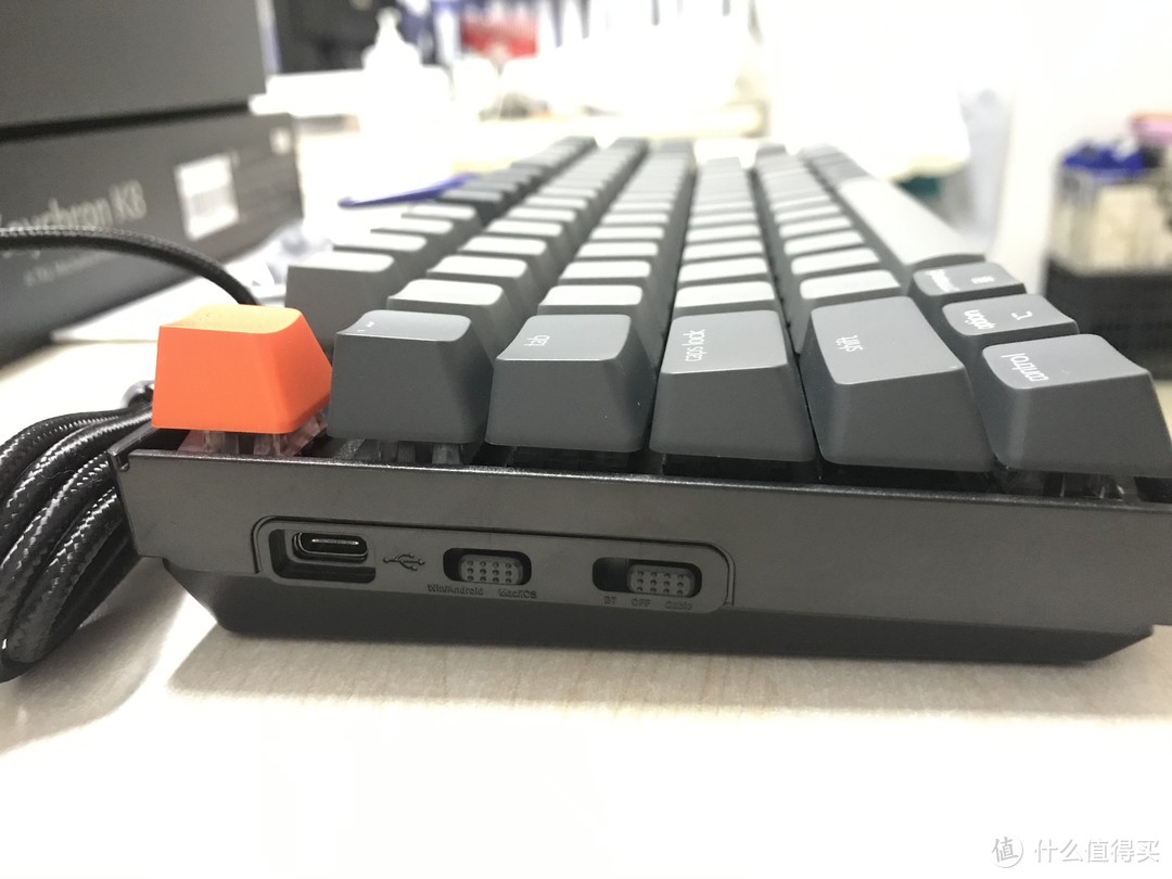 Type-c充电口，mac、win切换键，有线、蓝牙切换键