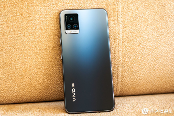 最美自拍手机vivos7是最轻薄也是最美的5g手机
