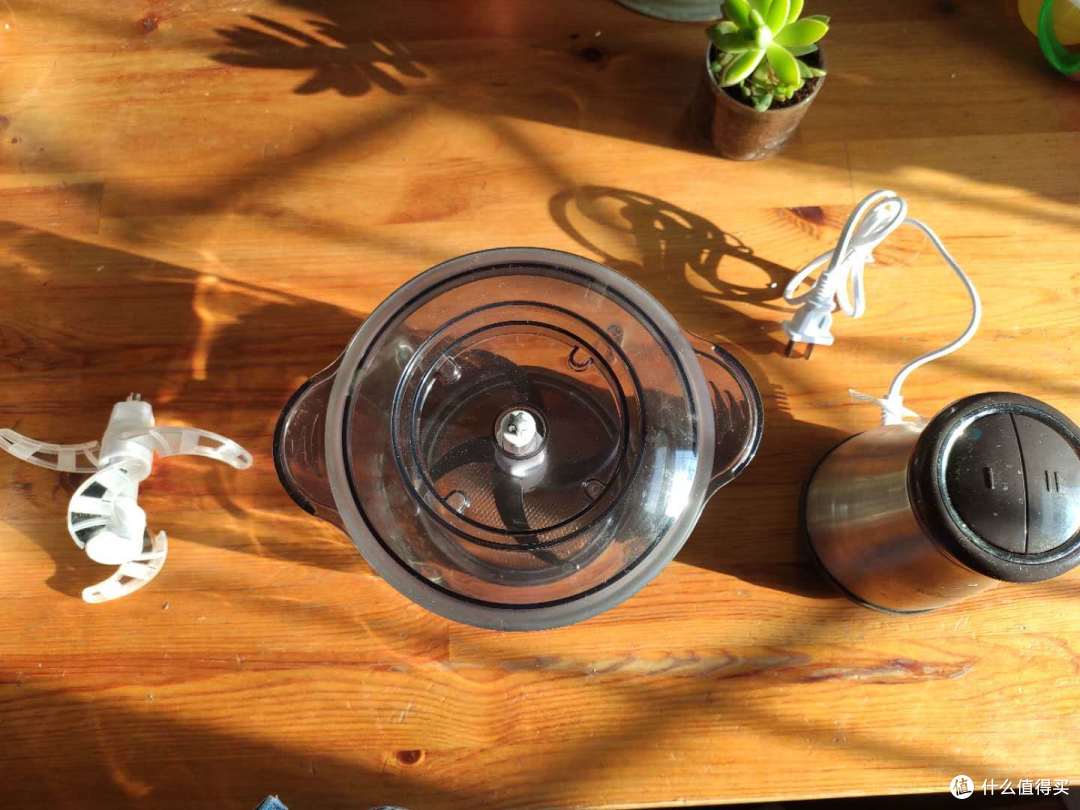 快速绞肉 料理游刃有余——小熊家用绞肉机评测