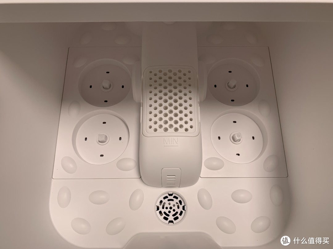 足浴盆中的脚凳----HITH智能足浴按摩器X5体验