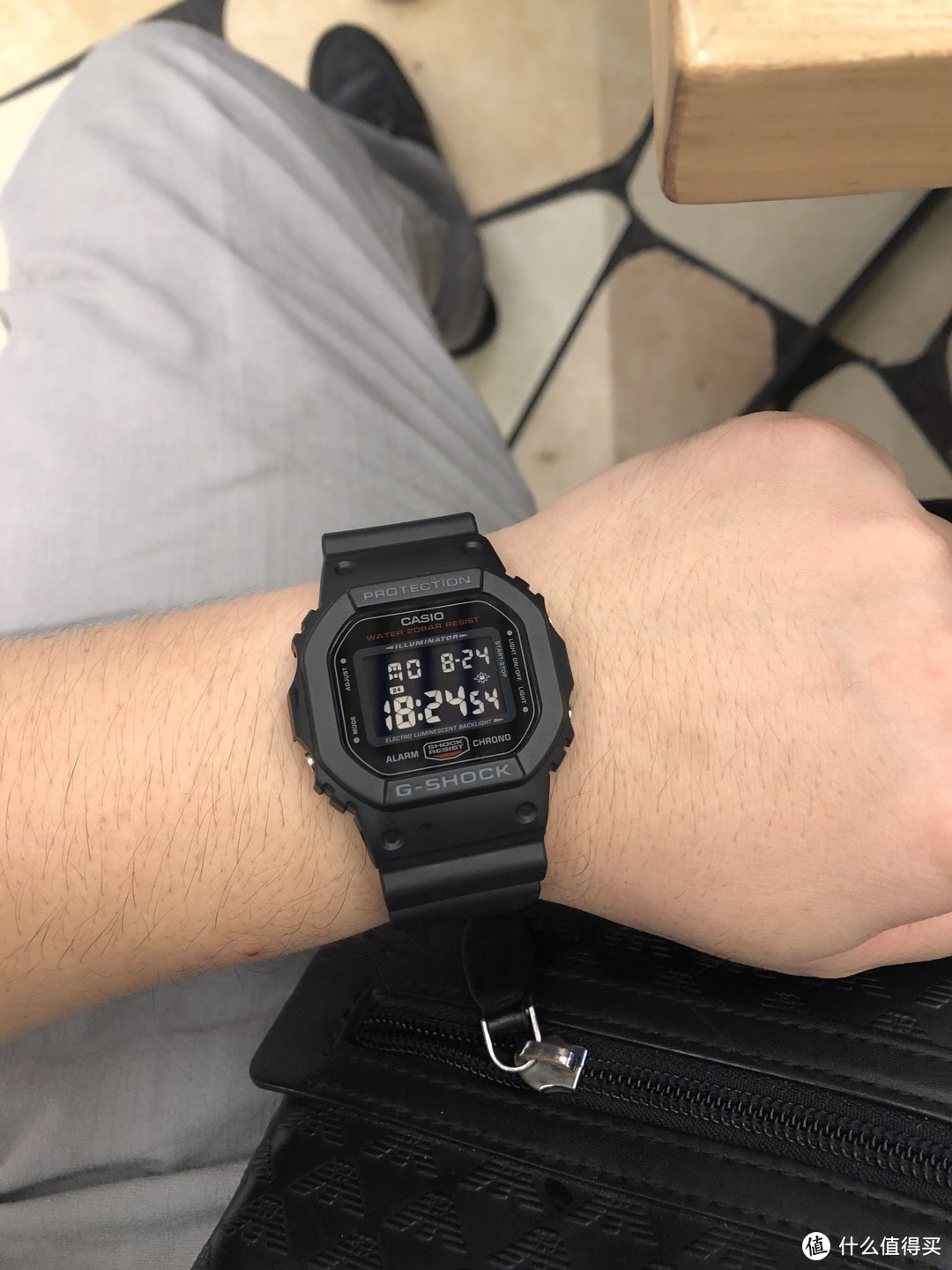 方寸之间，尽显坚韧不拔 - 卡西欧G-SHOCK DW-5600HR 值得买限定礼盒 开箱体验