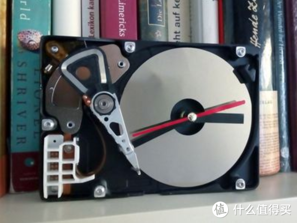 垃圾佬的精致物件：废旧硬盘DIY改造，化身时钟摆件