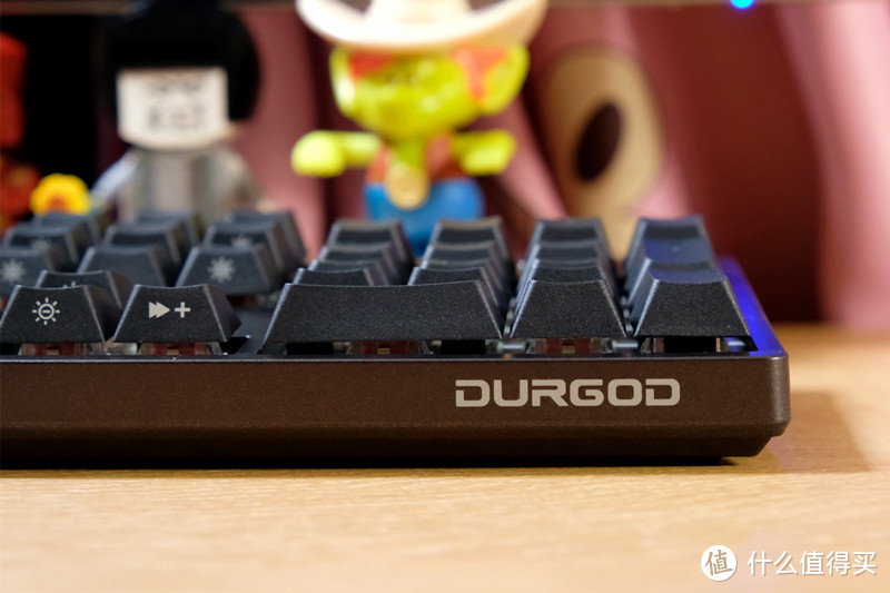 终于拔草了，杜伽金牛座K310 RGB樱桃红机械键盘