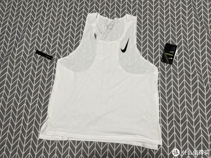 白色小背心nike aeroswift
