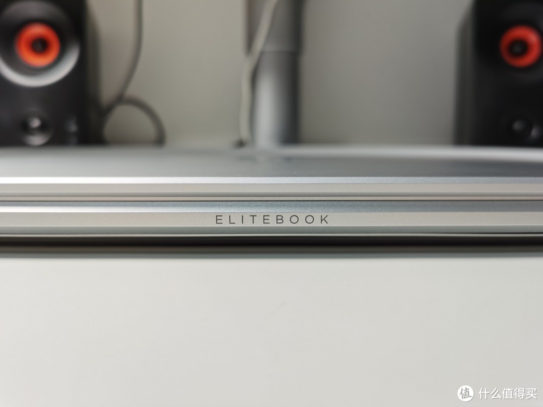 Elitebook，多么高大上的名字，不知道中国版为什么要叫战X，一种游戏本既视感。好好地叫Elitebook，没准还能多卖500。