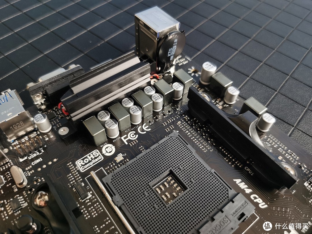 后宫再添一员，AMD 2700X+撼讯5600XT打造3A 强力ITX平台