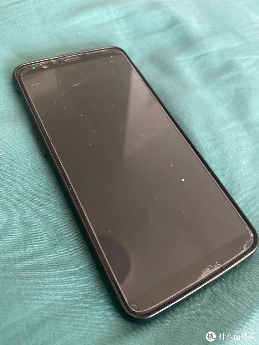 备用机oneplus 5t，去年退居二线之后也一直没闲着，作为备用机也是极好的，安卓的可玩性还是比较高的，计算机专业出身的我一直比较热衷于玩机，喜欢瞎折腾，这也是一直没扔下安卓的原因，当然了现在其实也没精力折腾了，但还是放不下那种情怀。一加的系统倒也算比较简洁，刚开始也是非常流畅的，最近不知道咋回事也开始卡了，垂垂老矣，电池也不太行了，不知道还能服役多久。