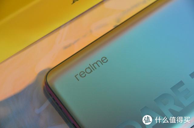 打造年轻一代潮玩机，realme 真我X7 Pro评测