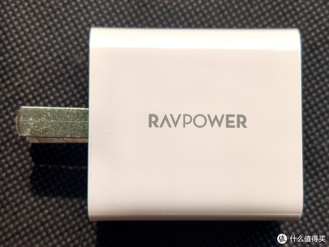 一个头两个口，个头却不大——Ravpower 18W双口充电器简评