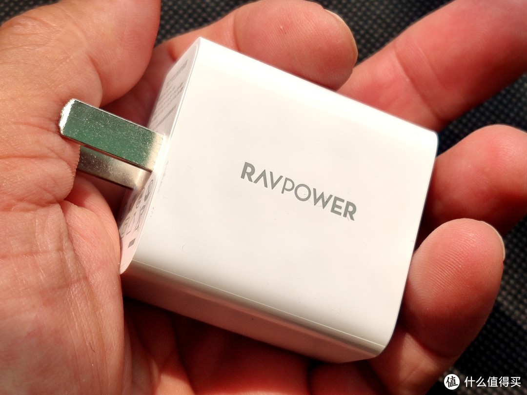 一个头两个口，个头却不大——Ravpower 18W双口充电器简评