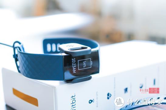 戴手表好，还是戴手环好？千元手环测评：Fitbit Charge4