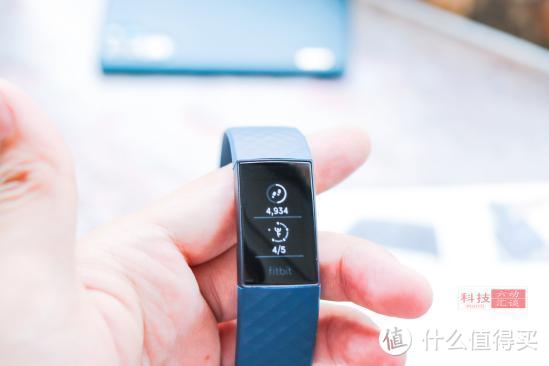 戴手表好，还是戴手环好？千元手环测评：Fitbit Charge4