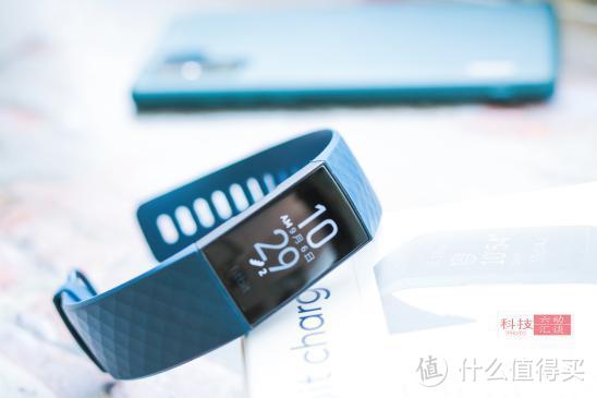 戴手表好，还是戴手环好？千元手环测评：Fitbit Charge4