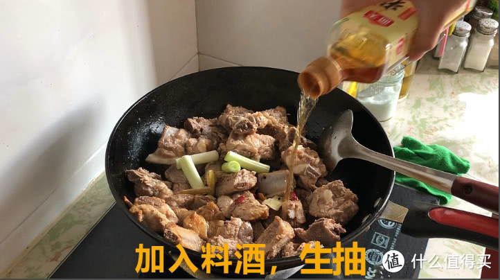 排骨这样做，一大锅米饭都不够吃，喷香下饭，一定要收藏